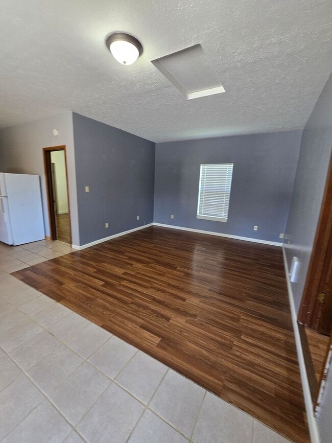 Foto del edificio - Spacious Two Bedroom Triplex in Mooresvill...