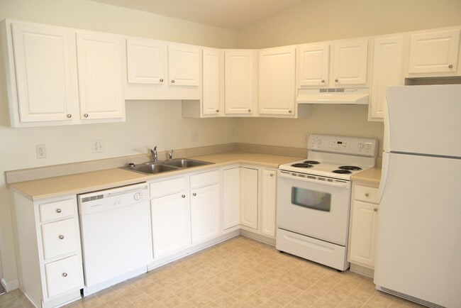 Building Photo - 104 Brookside Dr