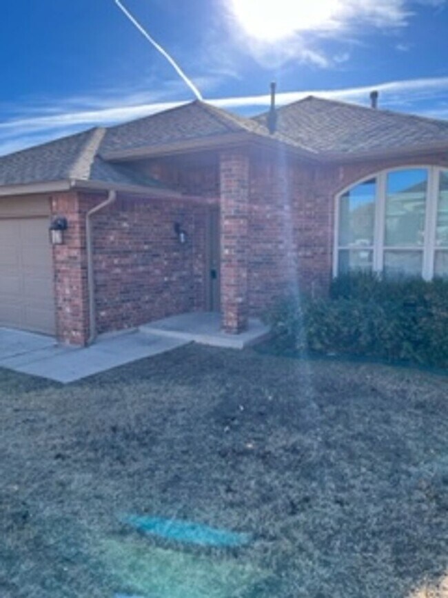 Building Photo - 3918 Wiltshire Dr