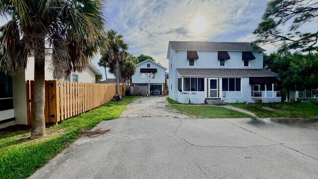 Building Photo - 138 S Peninsula Dr