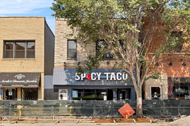 Foto del edificio - 2825 N Milwaukee Ave