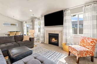 Building Photo - 16730 Suffolk Ave