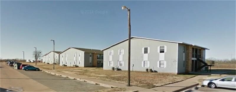 Primary Photo - 100 S Prairie Cir