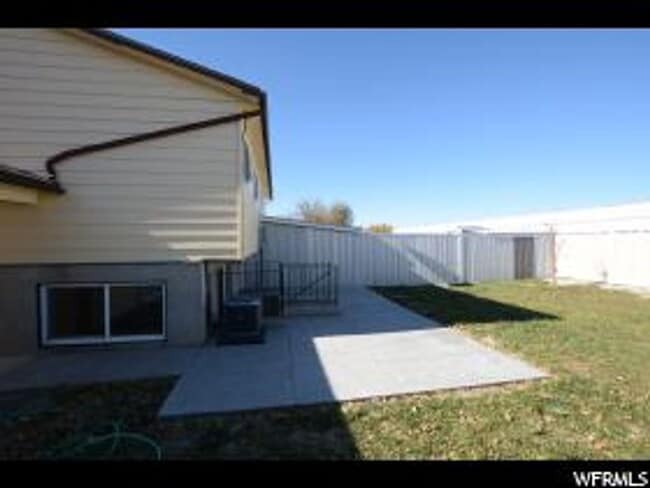 Building Photo - Renovated Duplex in Salt Lake City - GREAT...