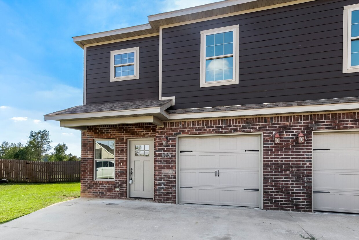 Primary Photo - Townhome in cul de sac
