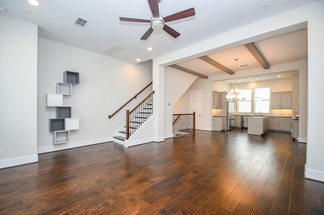 Foto del edificio - 5445 Larkin St