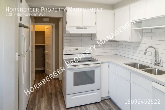 Building Photo - 730 E Bridgeport Ave