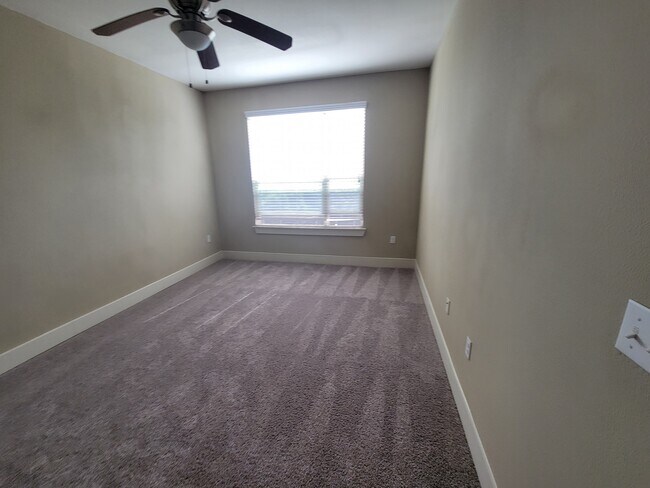 Building Photo - 7200 Easy Wind Dr