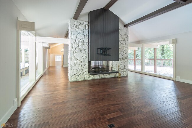 Foto del edificio - 5270 Riverview Rd NW