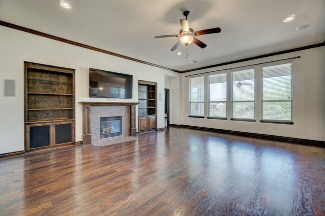 Building Photo - Stunning 4-Bedroom Home with Fireplace, Is...