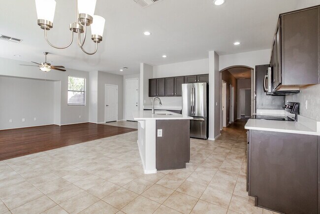 Foto del edificio - 16855 W Ironwood St