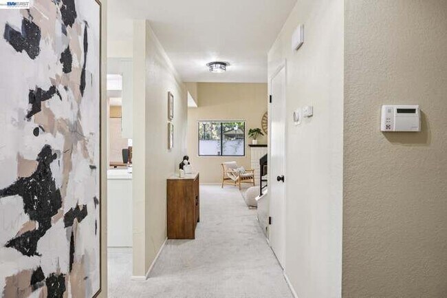 Foto del edificio - 4926 Red Creek Dr