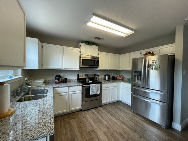 Building Photo - 10506 Tiger Way