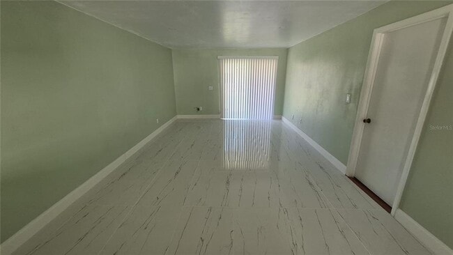 Building Photo - 3815 N Oak Dr