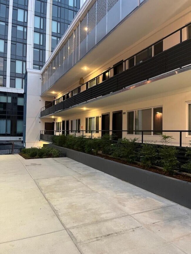 Building Photo - 1 bedroom in Seattle WA 98105