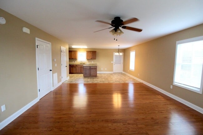 Building Photo - 800 Carson Cir