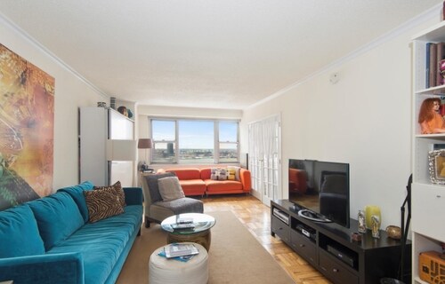 Foto principal - 320 E 40th St