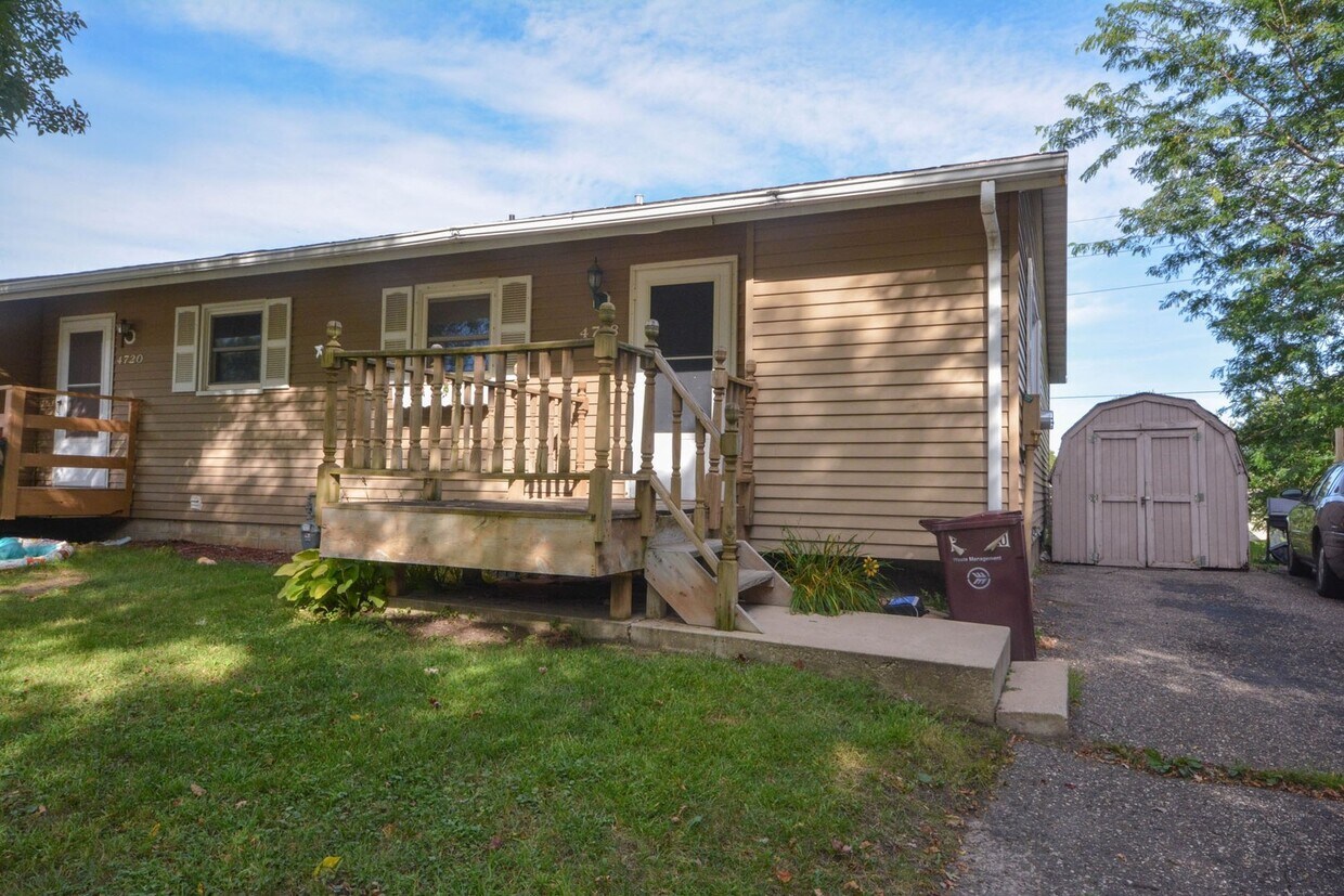 Primary Photo - Ranch-style floorplan near walking trails!