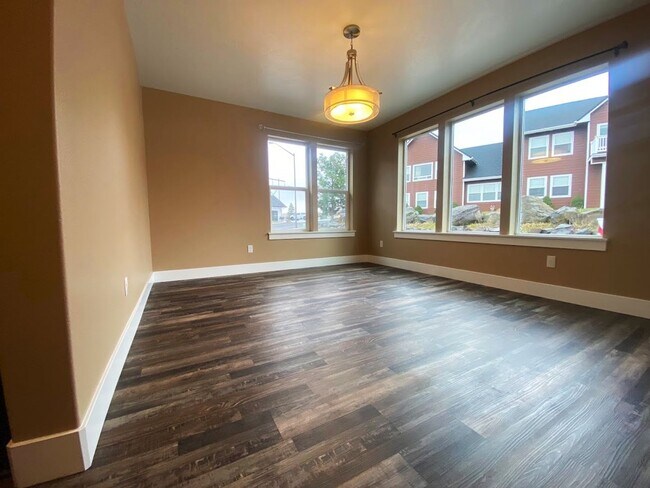 Building Photo - 128 Ridge Drive - 1/2 OFF FIRST FULL MONTH...