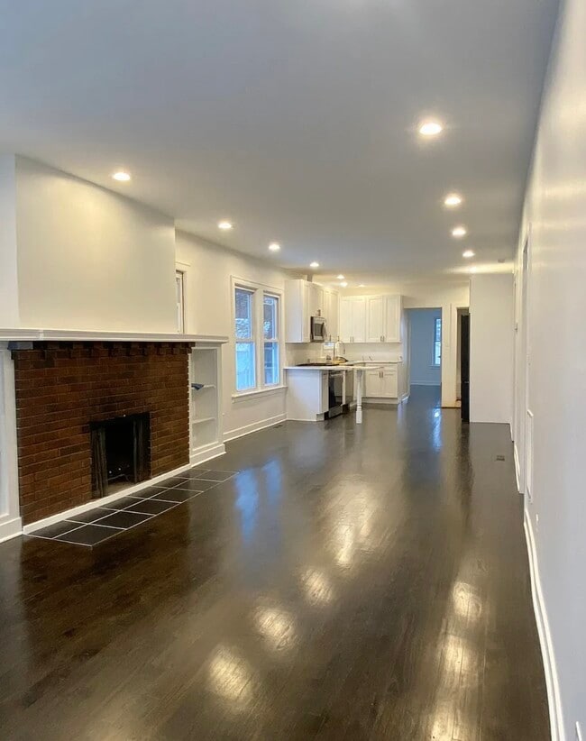 Building Photo - 106 S Harvard Ave
