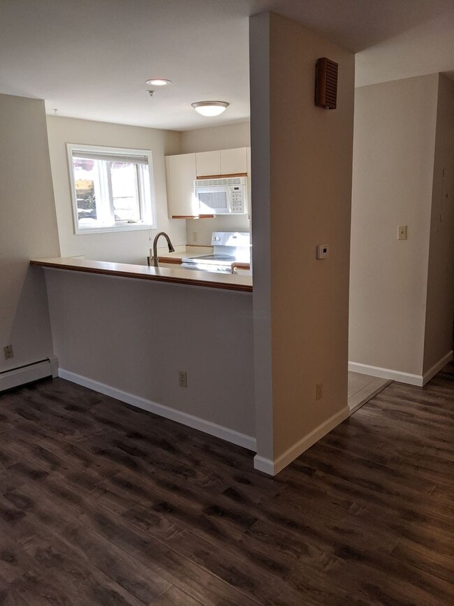 Building Photo - Updated 1BR Condo at the Edge of Boulder –...