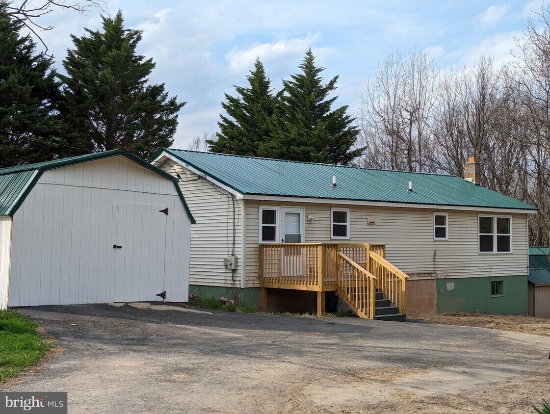 Primary Photo - 62 Apple Orchard Ct