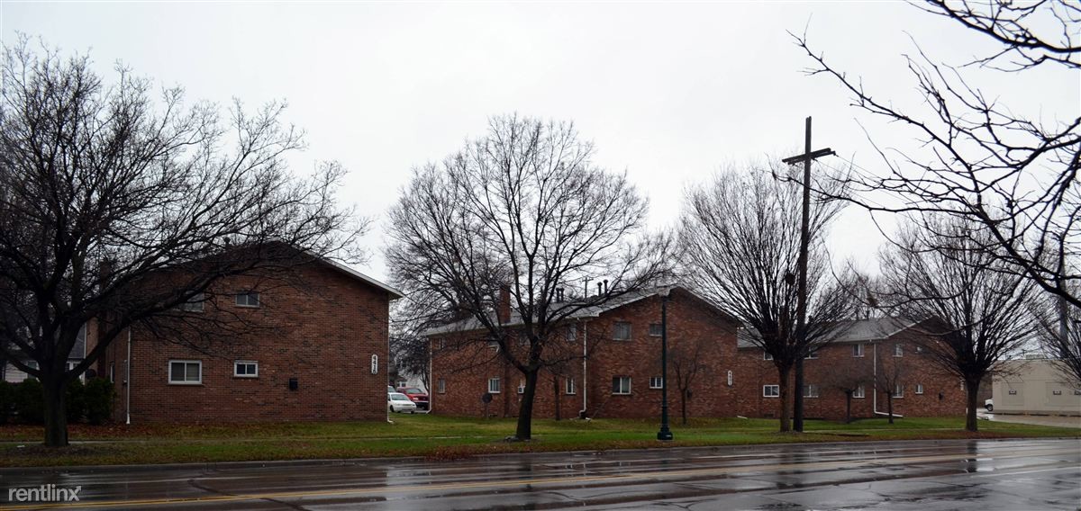 Primary Photo - 4415 Oakwood Blvd