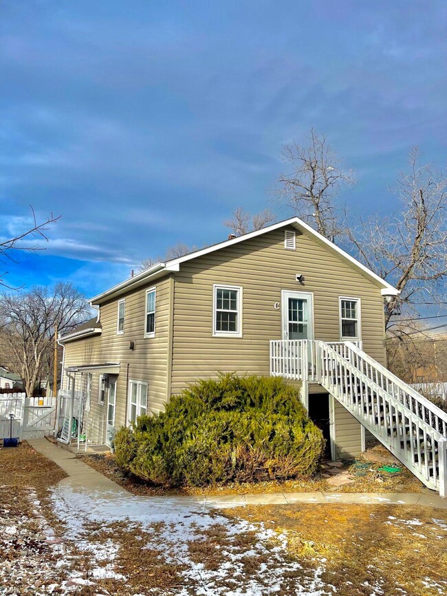 Building Photo - 1104 4th St