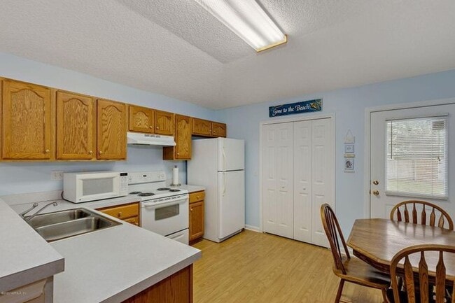 Foto del edificio - 3 bedroom 2 bath house in the heart of Ora...