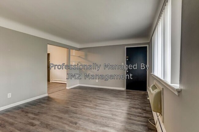 Building Photo - 629 W Maple Rd