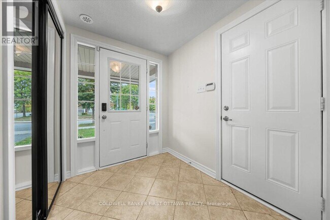 Building Photo - 121 Par-La-Ville Cir