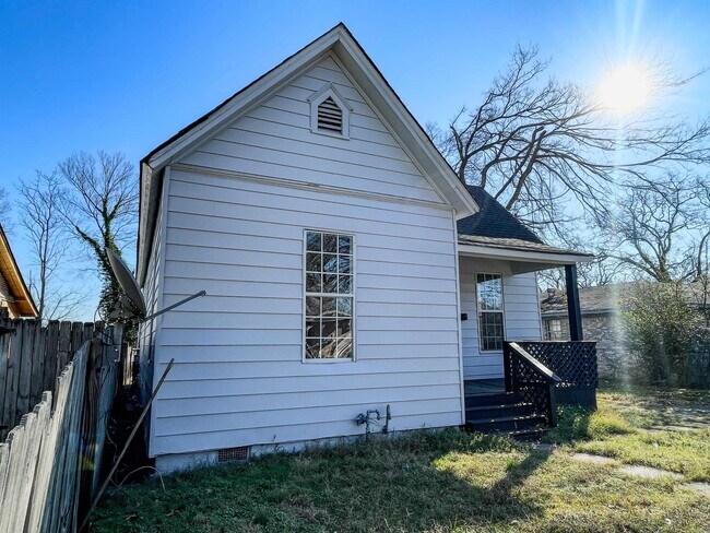 Building Photo - 2905 Wolfe St