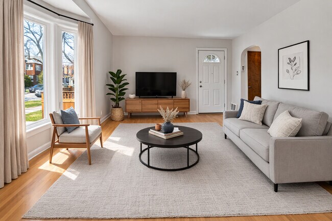 Foto del edificio - 3423 N Springfield Ave