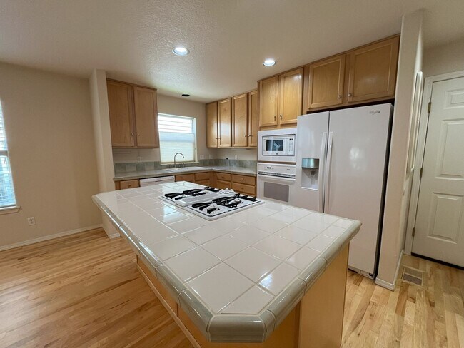 Foto del edificio - Comfort Meets Style in This Inviting 3-Bed...