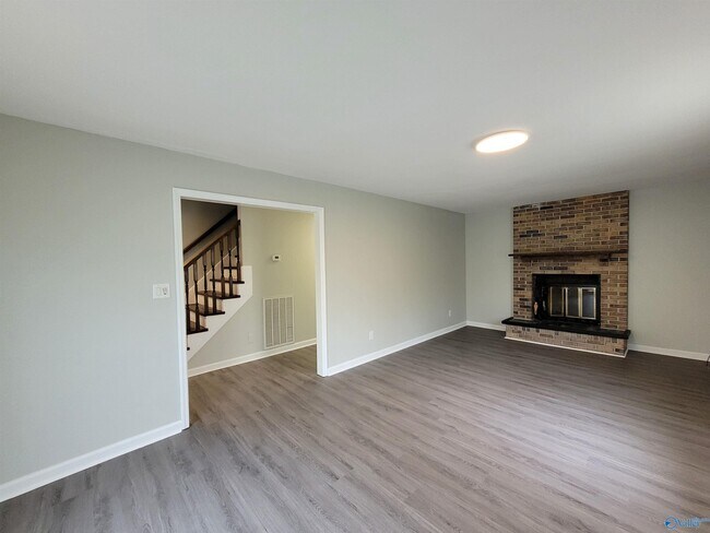 Foto del edificio - 904 Lark Cir