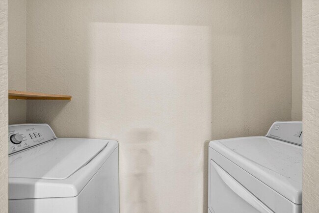 Washer / Dryer - 4201 Renaissance Way