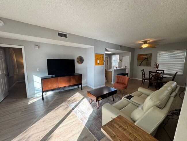 Foto del edificio - Las Palmas 1BR | 1BA | 1 Car