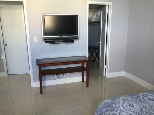 Photo - 3901 S Ocean Dr Apartment