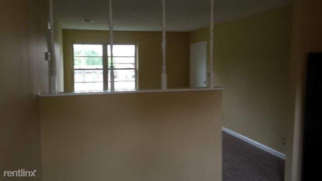 Building Photo - 2 br, 1 bath Apartment - 222 Walnut Crest Dr