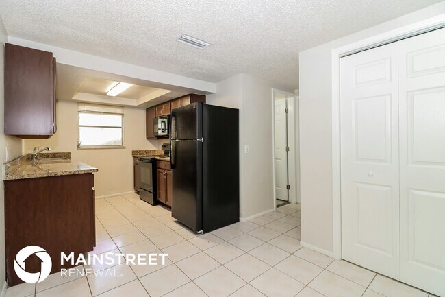 Foto del edificio - 6255 Maplewood Dr