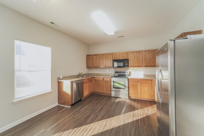 Building Photo - 1736 Larne Cir