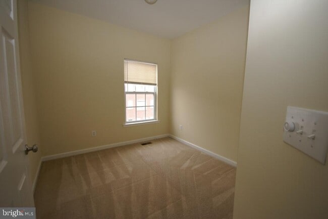 Building Photo - 411 Toftrees Dr