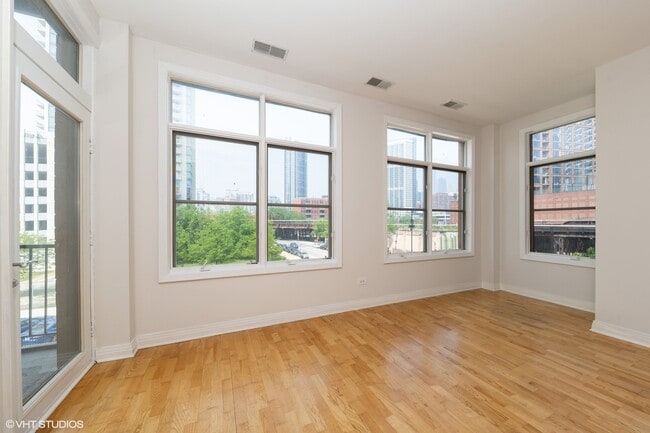 Building Photo - 330 N Clinton St
