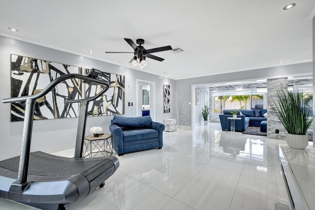 Building Photo - 2260 NE 62nd St