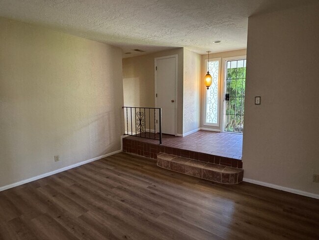 Building Photo - 4708 Brookwood St NE