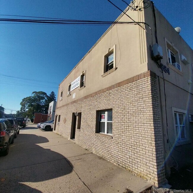 Foto del edificio - 884 Nassau Rd