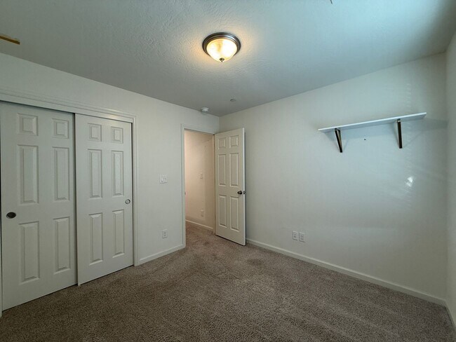 Foto del edificio - Beautiful 3 Bedroom Home for Lease in Gate...