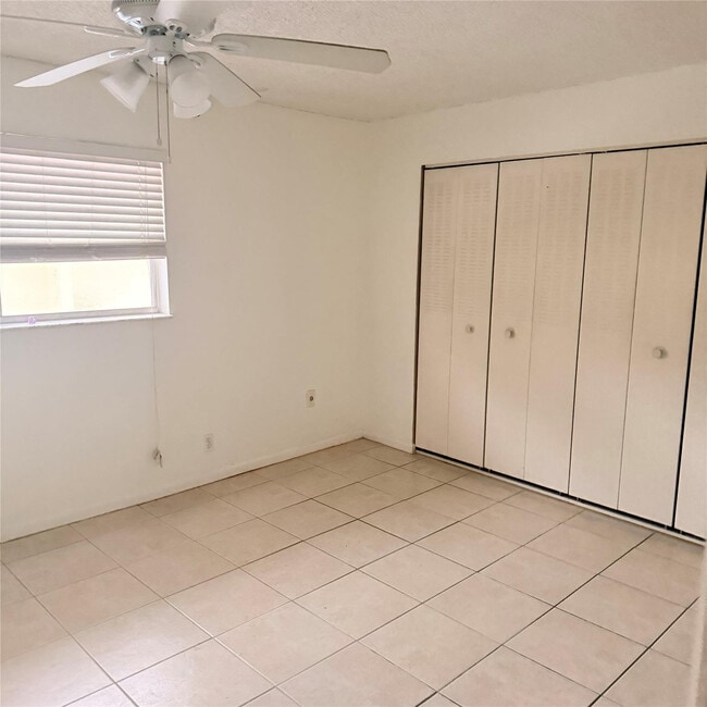 Building Photo - 6518 SW 41st St