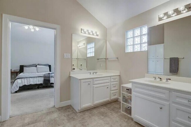 Foto del edificio - 827 E 36th St