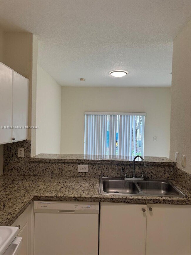 Foto del edificio - 1658 SE 28th Ct